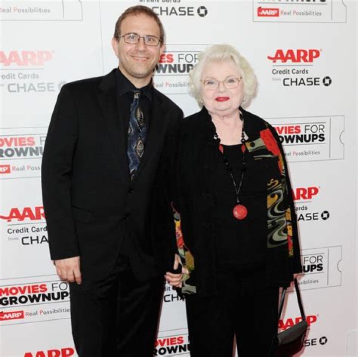 All About Her Late Husband & Only Son – Hollywood Life