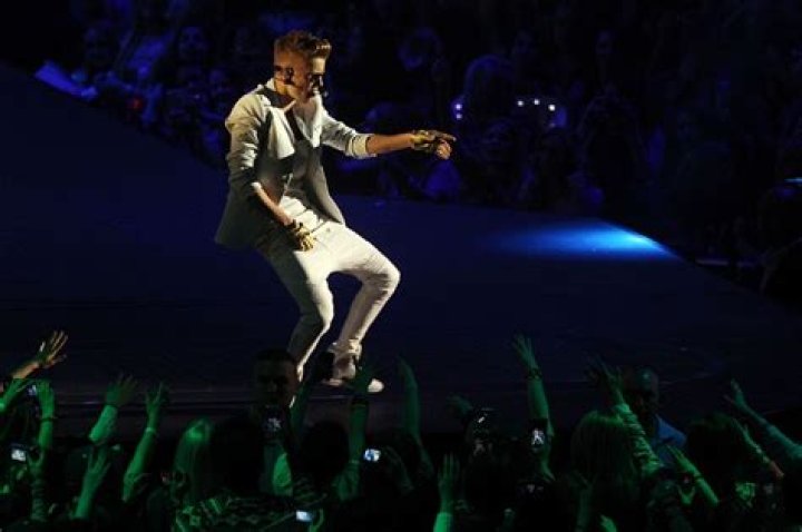 Justin Bieber Booed By Fans After Arriving 2 Hours Late To Concert