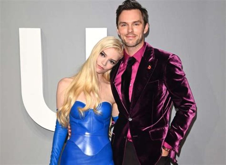 Justin Bieber Cuddles Hailey Baldwin As She Rocks Blue Latex Dress In Gorgeous Photo