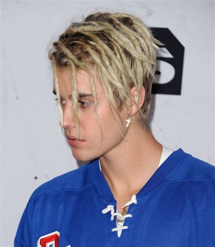 ‘Peaches’ Singer Debuts New Hairstyle – Hollywood Life