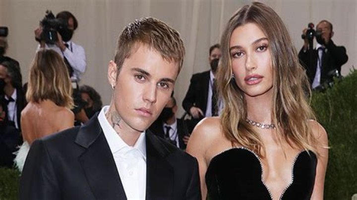 Justin Bieber & Hailey Baldwin Heckled About Selena Gomez At Met Gala – Hollywood Life