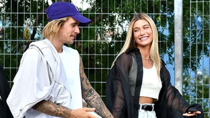 Justin Bieber & Hailey Baldwin Post Sweet Happy New Year Pic – Hollywood Life