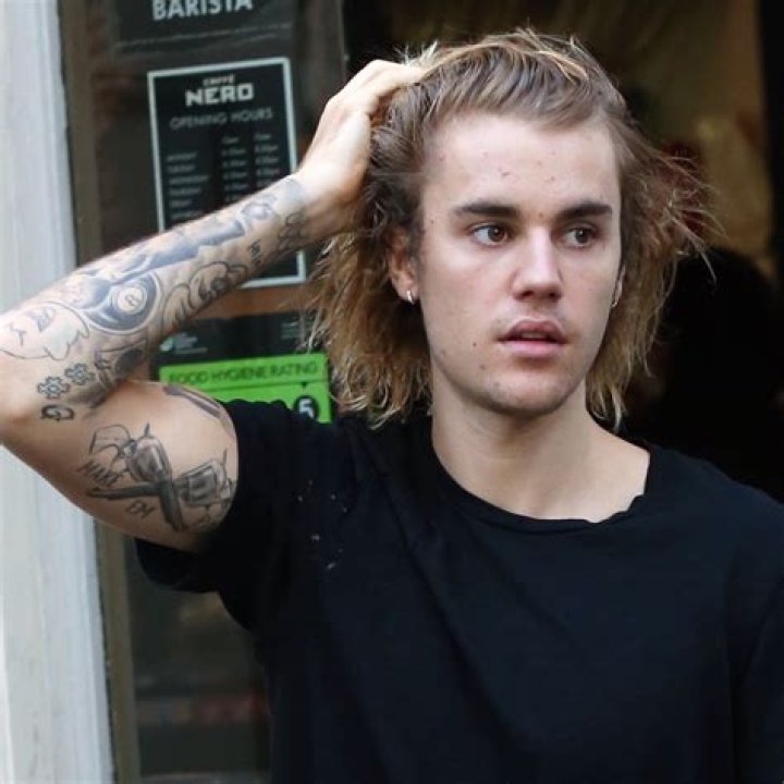 Photos Of Biebs’ New Shaggy ‘Do – Hollywood Life
