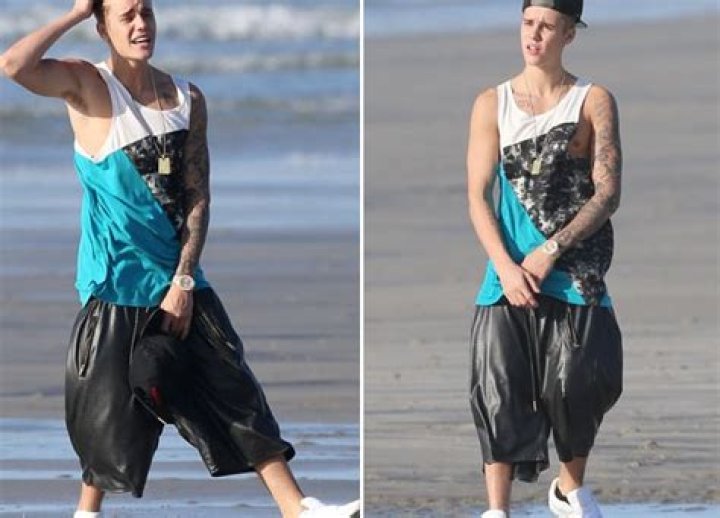 Justin Bieber Rocks Bizarre Leather Shorts In Panama On An ATV — Cool Or Crazy? – Hollywood Life
