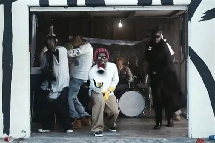 Justin Bieber Channels Sylvester Stallone’s ‘Rocky’ In New Music Video – Hollywood Life