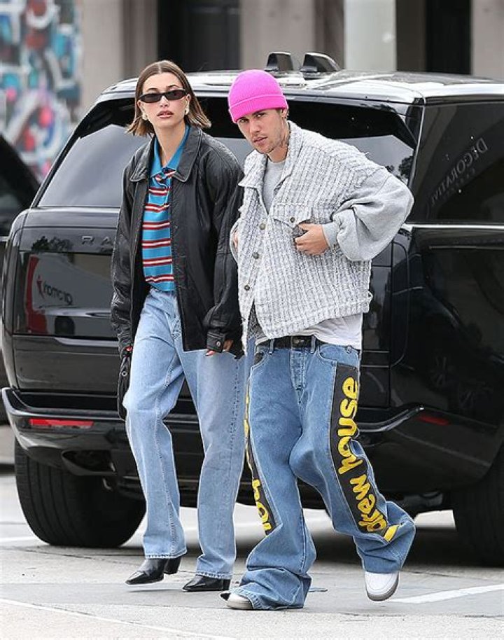 Justin Bieber & Wife Hailey Twin In Oversized Jeans In L.A.: Photos – Hollywood Life