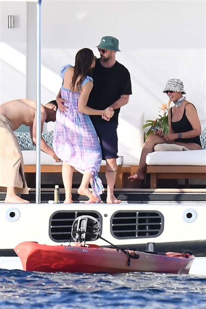 Justin Timberlake Slow Dances With Jessica Biel On Romantic Getaway After Trying To Update His Dance Moves