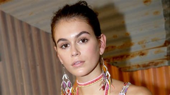 Kaia Gerber, 18, Strips Down & Looks Exactly Like Mom Cindy Crawford In Stunning New Selfie