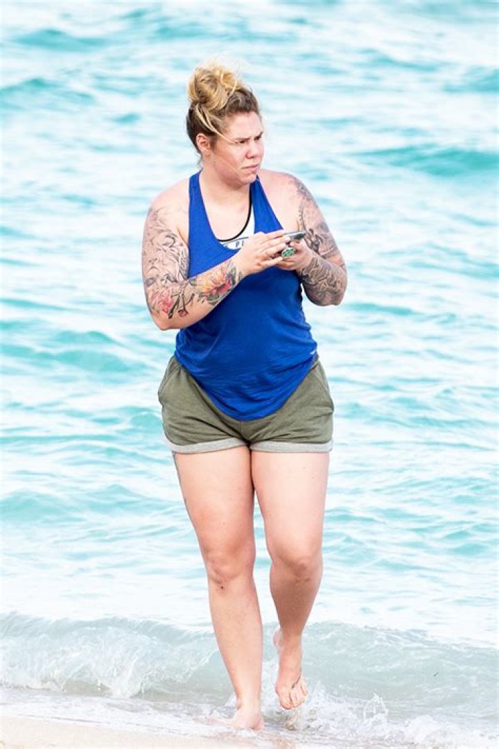 Kailyn Lowry Rocks Bikini In Thailand In Vacation Photos – Hollywood Life