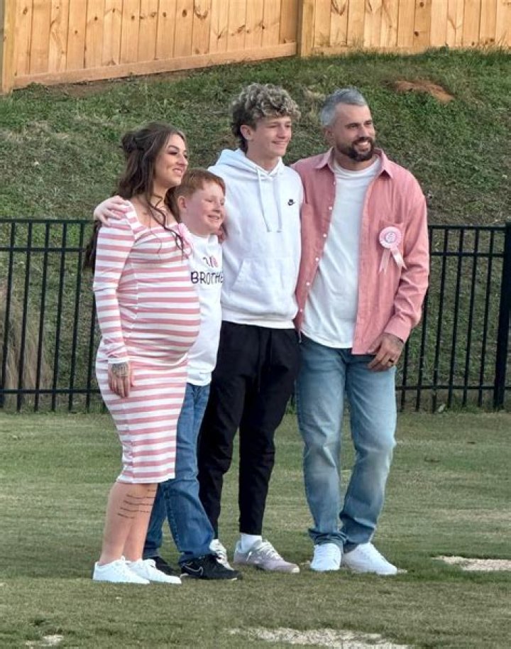 ‘Teen Mom’s Kailyn Lowry Slams Mackenzie Edwards’ Pregnancy– Details  – Hollywood Life