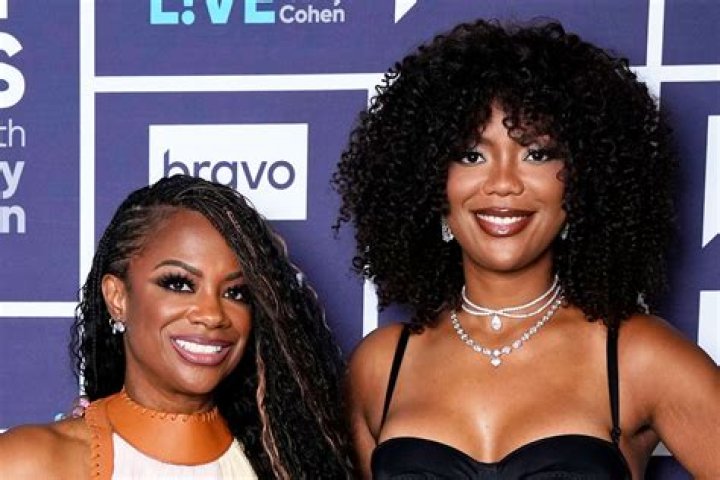Kandi Burruss & Daughter Riley, 17, Look Like Sisters As They Slay TikTok Dance Challenge – Watch
