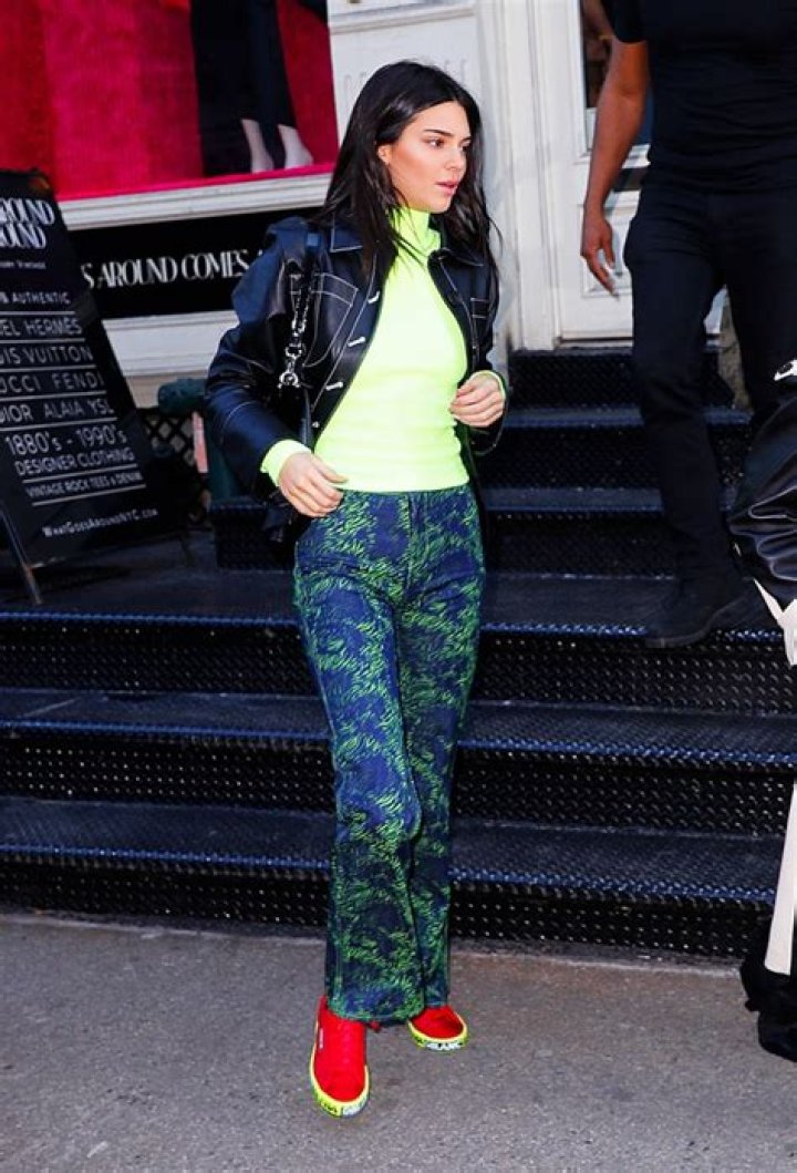 KarJenner Sisters In Neon Looks: Photos Of Kim & More