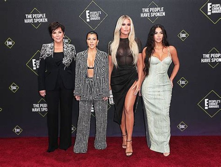 Kim, Khloe & Kourtney Kardashian Stun At People’s Choice Awards 2019 – Hollywood Life