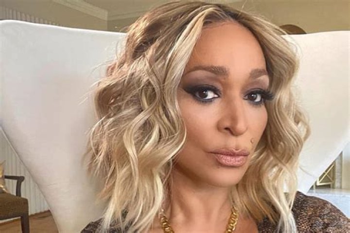 ‘RHOP’s Karen Huger Rocks White Bikini During Vacation In Belize – Hollywood Life
