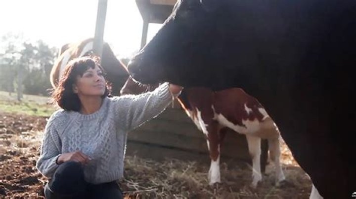 She Urges Fans To Go Vegan — Watch – Hollywood Life