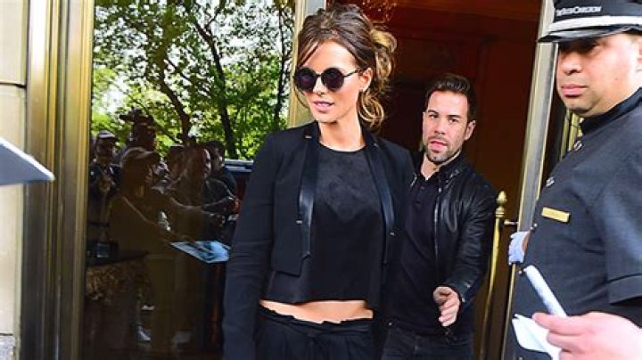 Kate Beckinsale, 47, Dances In Her Kitchen While Rocking A Crop Top & Sweats — Watch