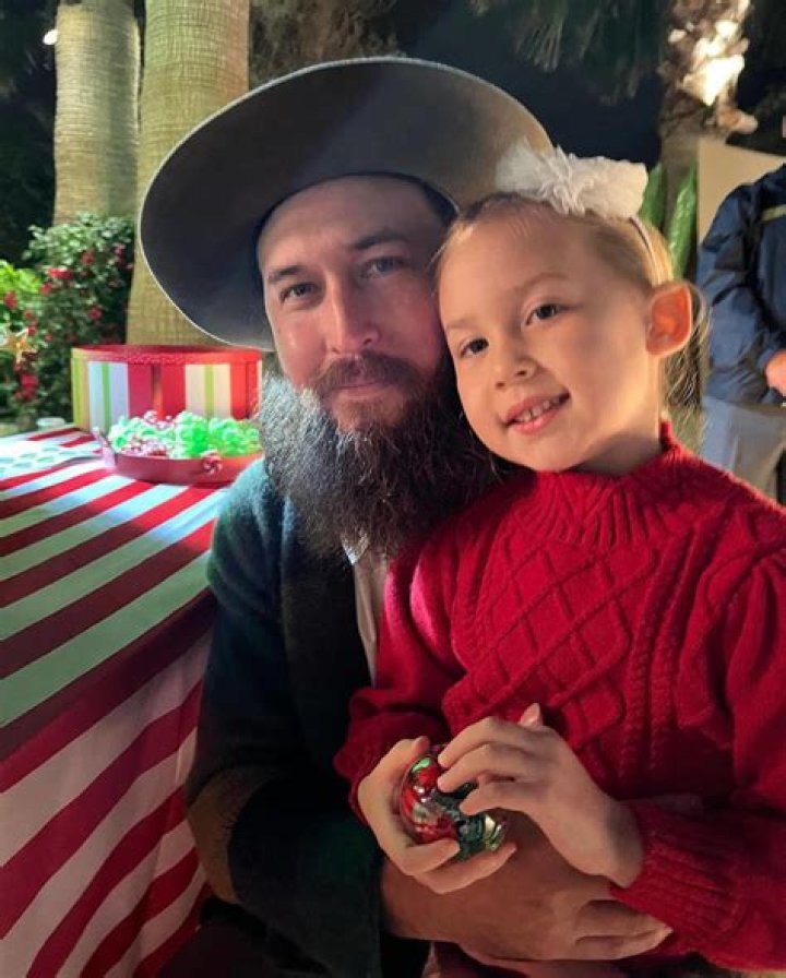 Kate Hudson Shares Sweet 1st Look At Boyfriend Danny Fujikawa & Newborn Daughter — Watch