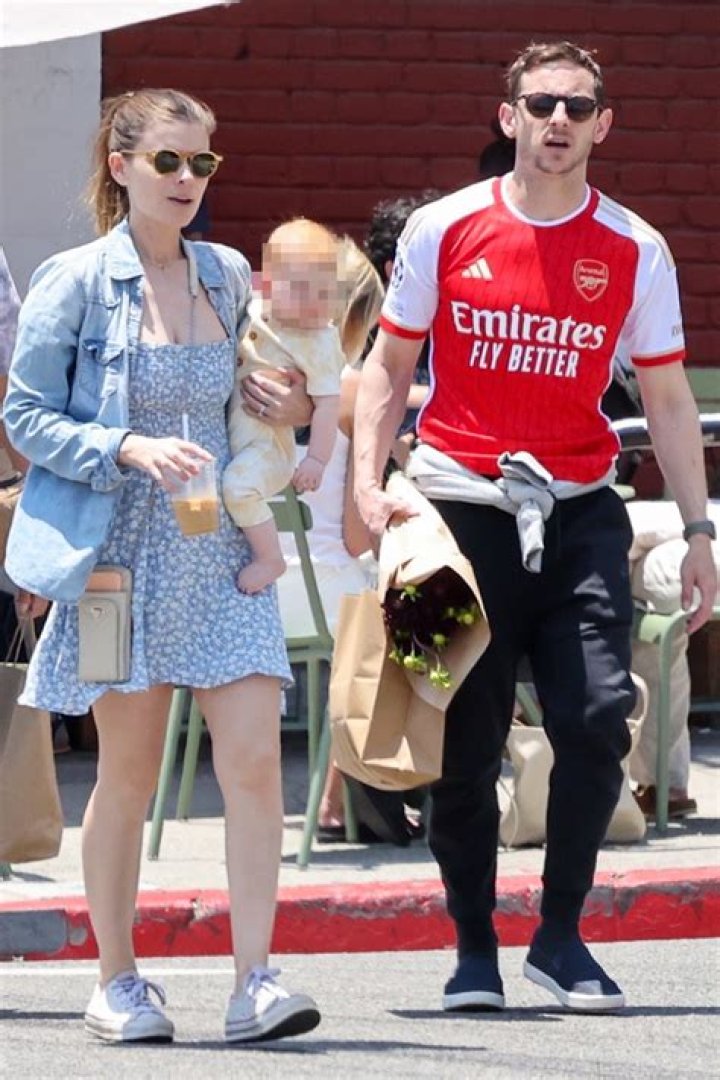 Kate Mara Holds Baby Son During Outing With Husband Jamie Bell – Hollywood Life