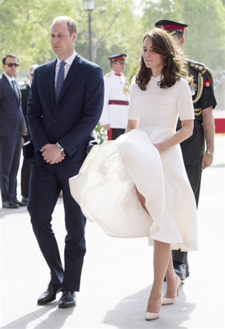 Kate Middleton Wardrobe Malfunction In India — SEE PICS