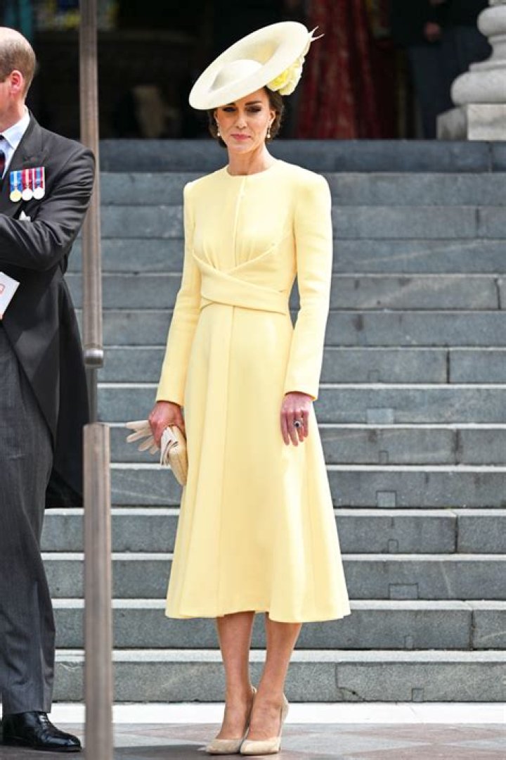 Kate Middleton’s Yellow Dress At Thanksgiving During Jubilee: Photos – Hollywood Life