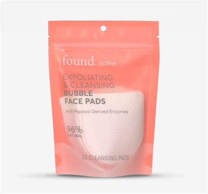 Kate Upton Recommends These ‘Extremely Portable’ Cleansing Pads for Traveling