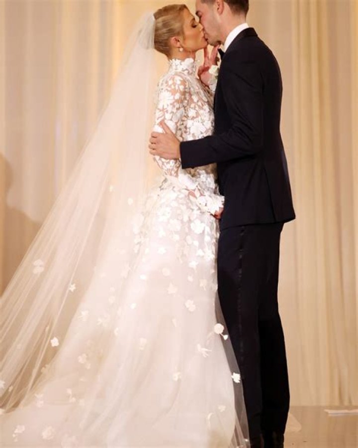 Kathy Hilton’s Dress At Paris & Carter Reum’s Wedding — See Photos – Hollywood Life