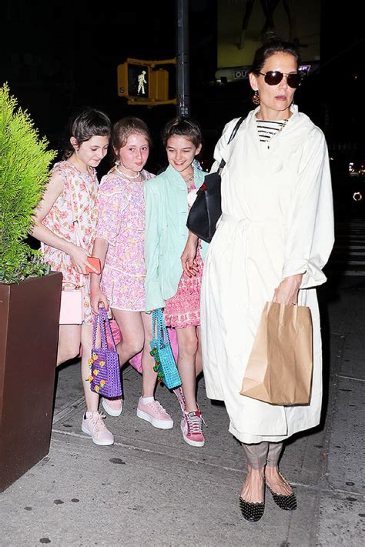Katie Holmes Treats Daughter Suri, 13, & Friends To A Birthday Treat At NYC’s Deli — See Pics