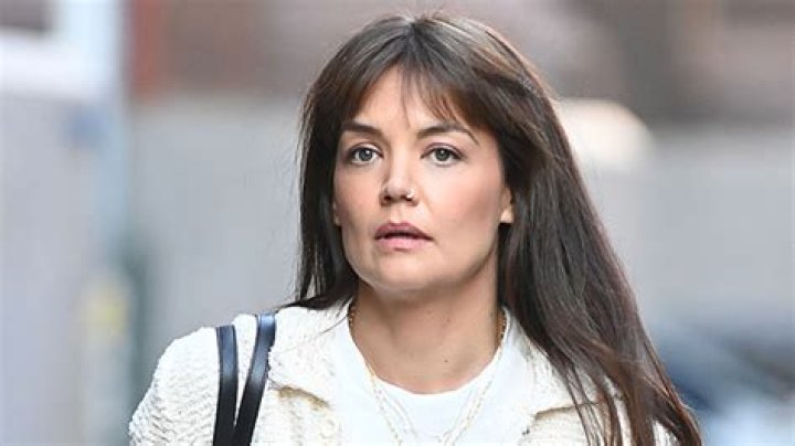 Katie Holmes’ Go-to Leave-in Conditioner Moisturizes and Softens Hair – Hollywood Life