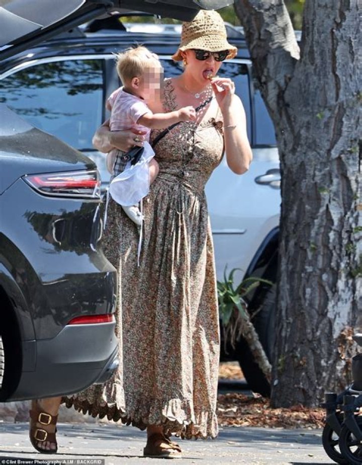 Katy Perry Pictured For The 1st Time Since Giving Birth To Baby Daisy While Shopping In Santa Barbara