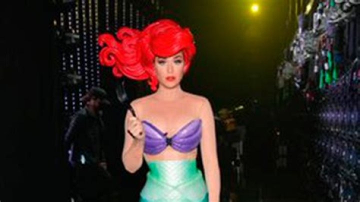 See Disney Night Look – Hollywood Life