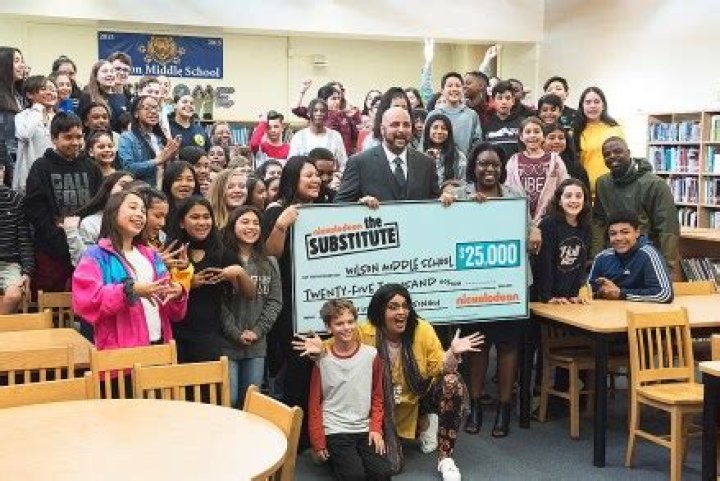 ‘The Substitute’ Finale Preview: Kel Mitchell Looks Unrecognizable & Fools The Kids On A Field Trip