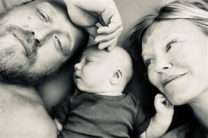 SVU’ Star’s 2nd With Husband – Hollywood Life