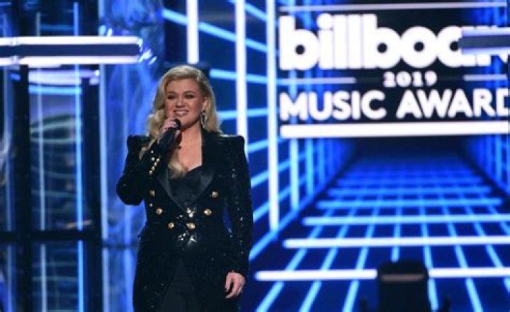 Kelly Clarkson’s BBMAs Outfits 2019 — Roundup Of Billboard Awards Looks