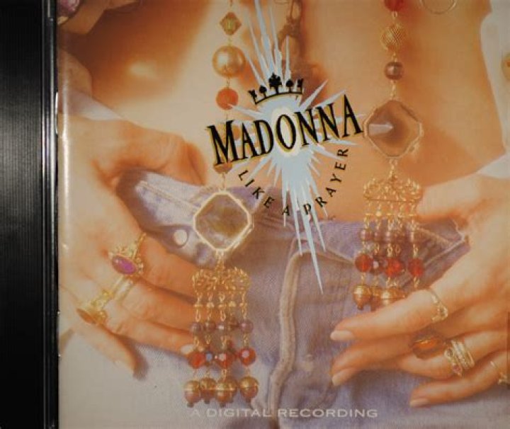 Kelly Clarkson Takes Fans To Church With Flawless Rendition Of Madonna’s ‘Like A Prayer’ –Watch