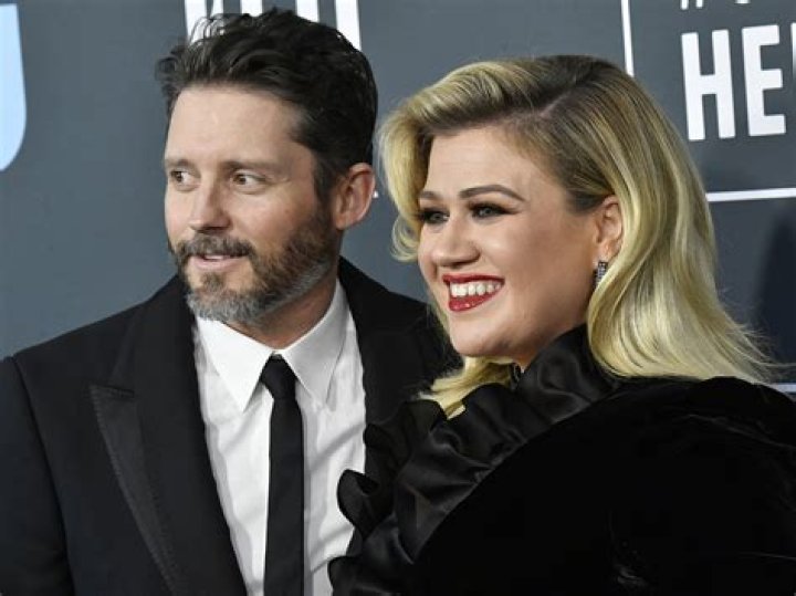 Kelly Clarkson’s Relationship Timeline With Brandon Blackstock – Hollywood Life