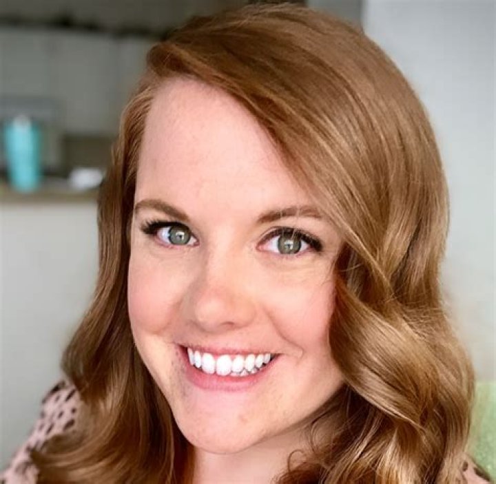 Kelly Murphy Celebrity Profile – Hollywood Life