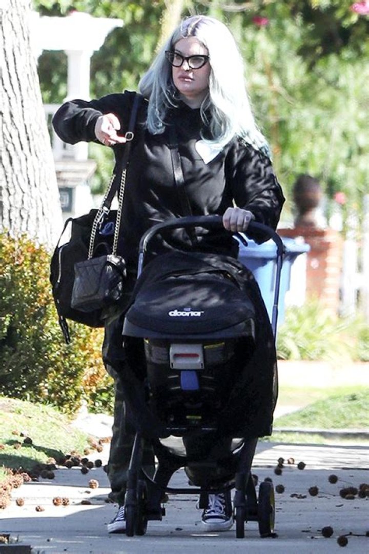 Kelly Osbourne Pictured For The 1st Time With Newborn Son Sydney: See Photos