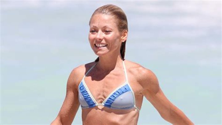 Kelly Ripa, 48, Credits The Alkaline Diet For Her Insane Bikini Body: Here’s How It Works