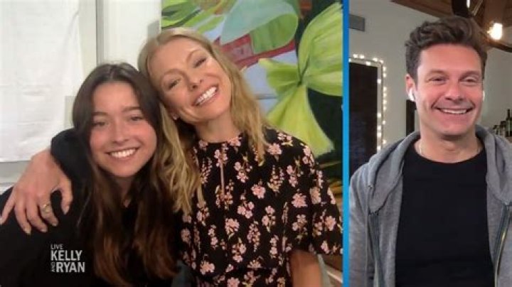 Kelly Ripa’s Daughter Lola, 18, Confesses She Likes Isolating With Her ‘Weird’ Parents: It’s ‘Not Bad’