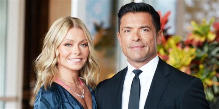 Kelly Ripa & Mark Consuelos To Work On ‘Marriage Issues’ On ‘Live’ – Hollywood Life