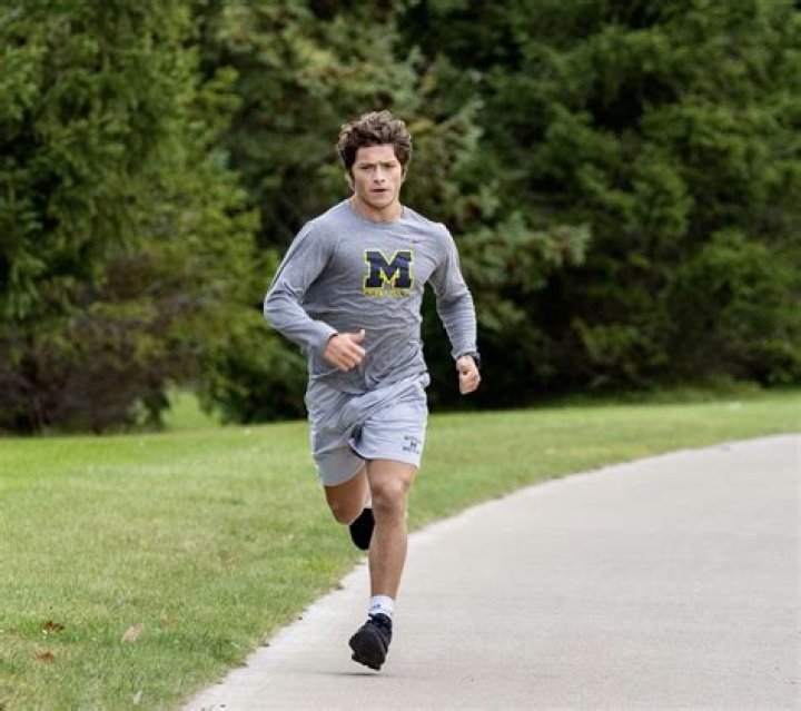 Kelly Ripa & Mark Consuelos Take Son Joaquin To University Of Michigan – Hollywood Life