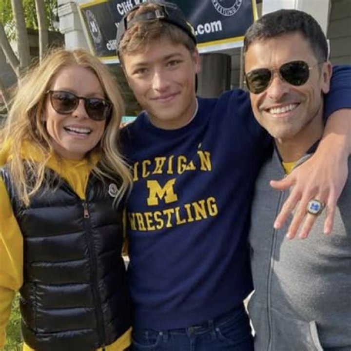 Kelly Ripa, Mark Consuelos & Son Joaquin Reunite At Football Game – Hollywood Life