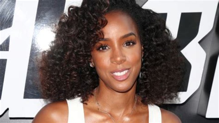 She Feels Sexy After Topless Pics – Hollywood Life