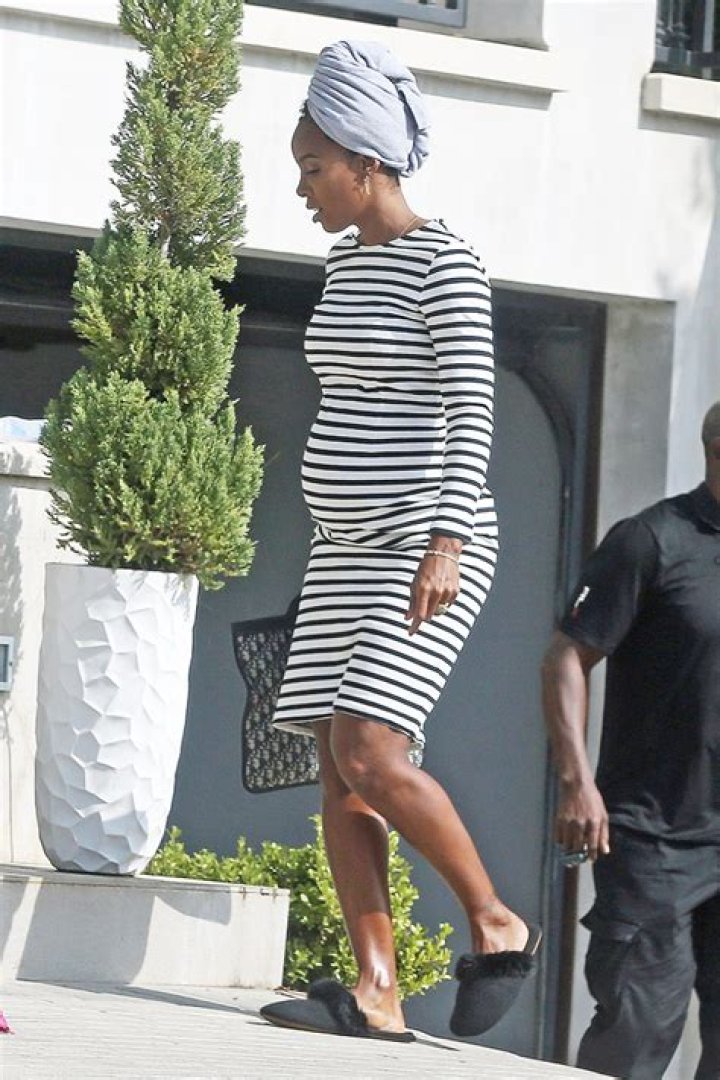 Kelly Rowland, 39, Shows Off Her Baby Bump In Striped Dress At Photo Shoot – Pics
