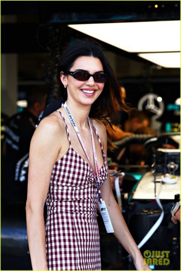 Kendall Jenner Wears Checkered Bikini: Photos – Hollywood Life