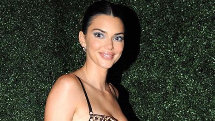 Kendall Jenner’s Dolce & Gabbana Dress Worn By Gisele Bundchen: Photos – Hollywood Life