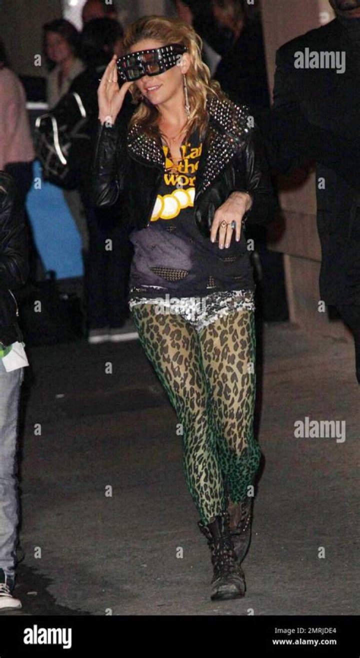 Kesha Rocks An All Black Outfit For Album & Pride Event: Photos – Hollywood Life