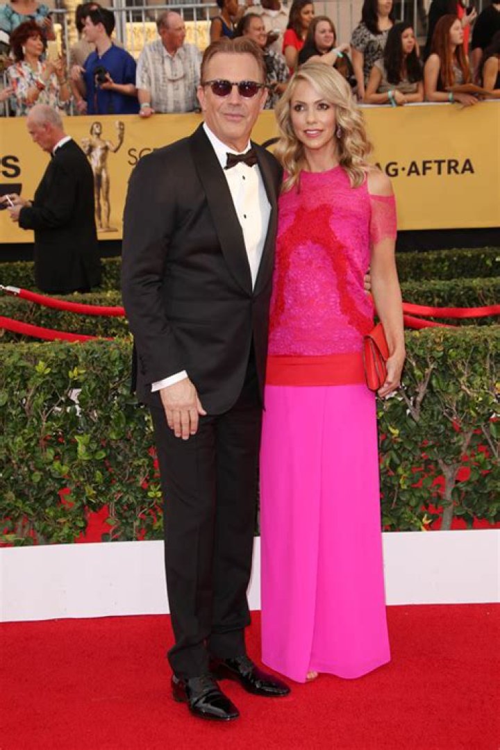 Kevin Costner’s Wife Tried To Rob Him Before Split – Hollywood Life