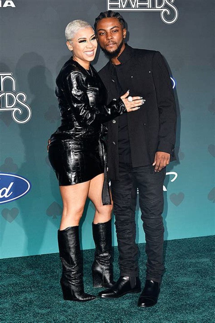 See Why Fans Believe They’ve Split – Hollywood Life