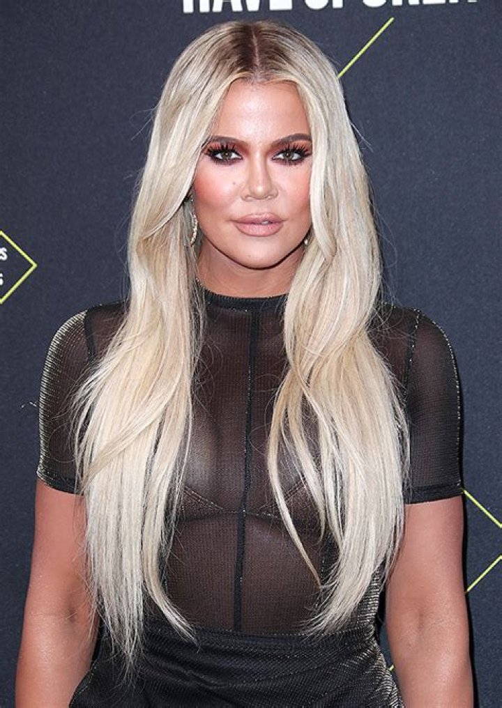 See Her Short, Curly Locks – Hollywood Life